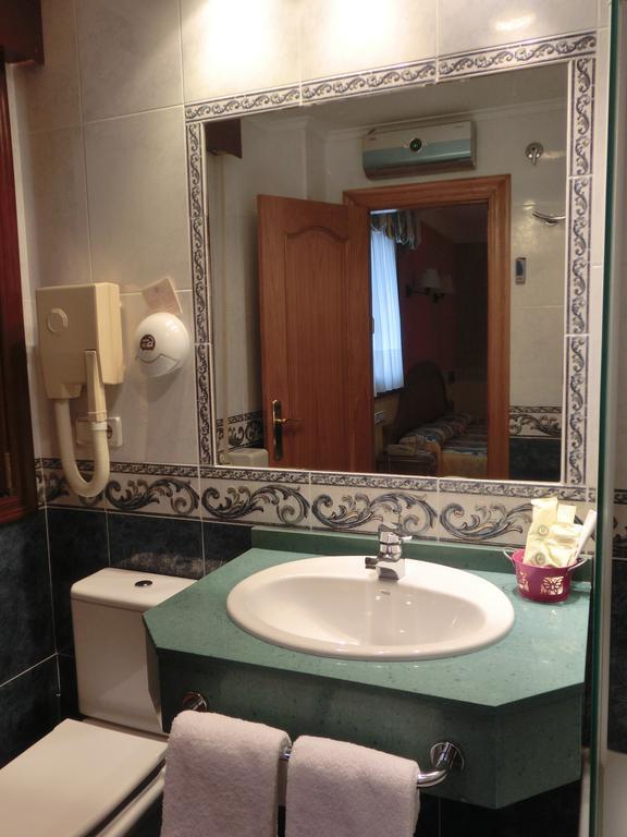 Hotel Las Ruedas Laredo Zimmer foto