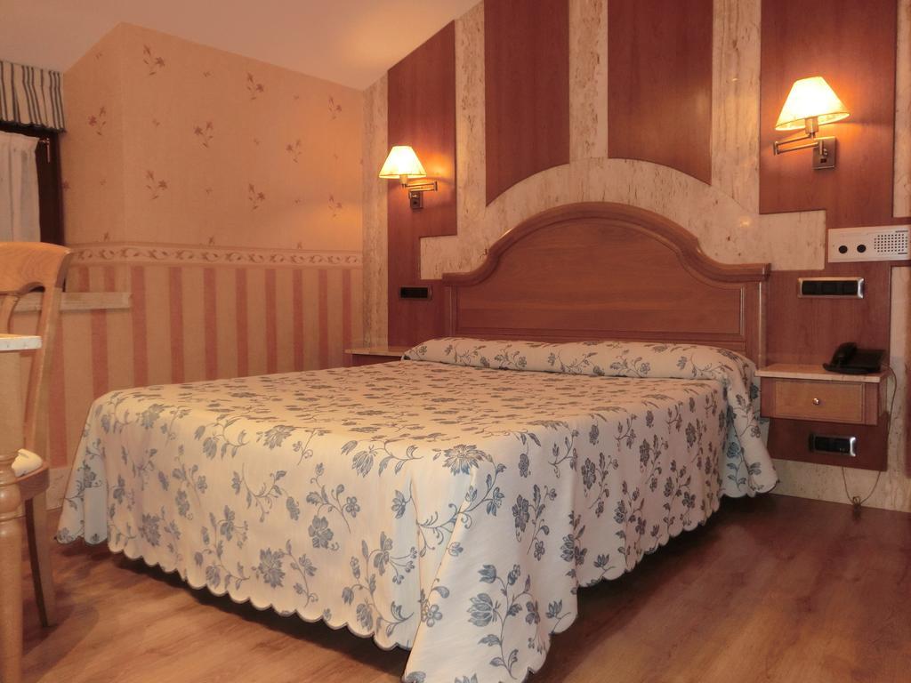Hotel Las Ruedas Laredo Zimmer foto